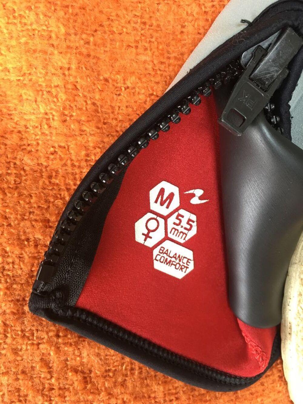 Combinaison de plong&eacute;e sous-marine femme. Comme neuve. Sports