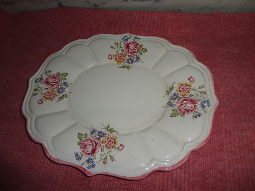 Vaisselle blanche &agrave; fleurs Cuisine