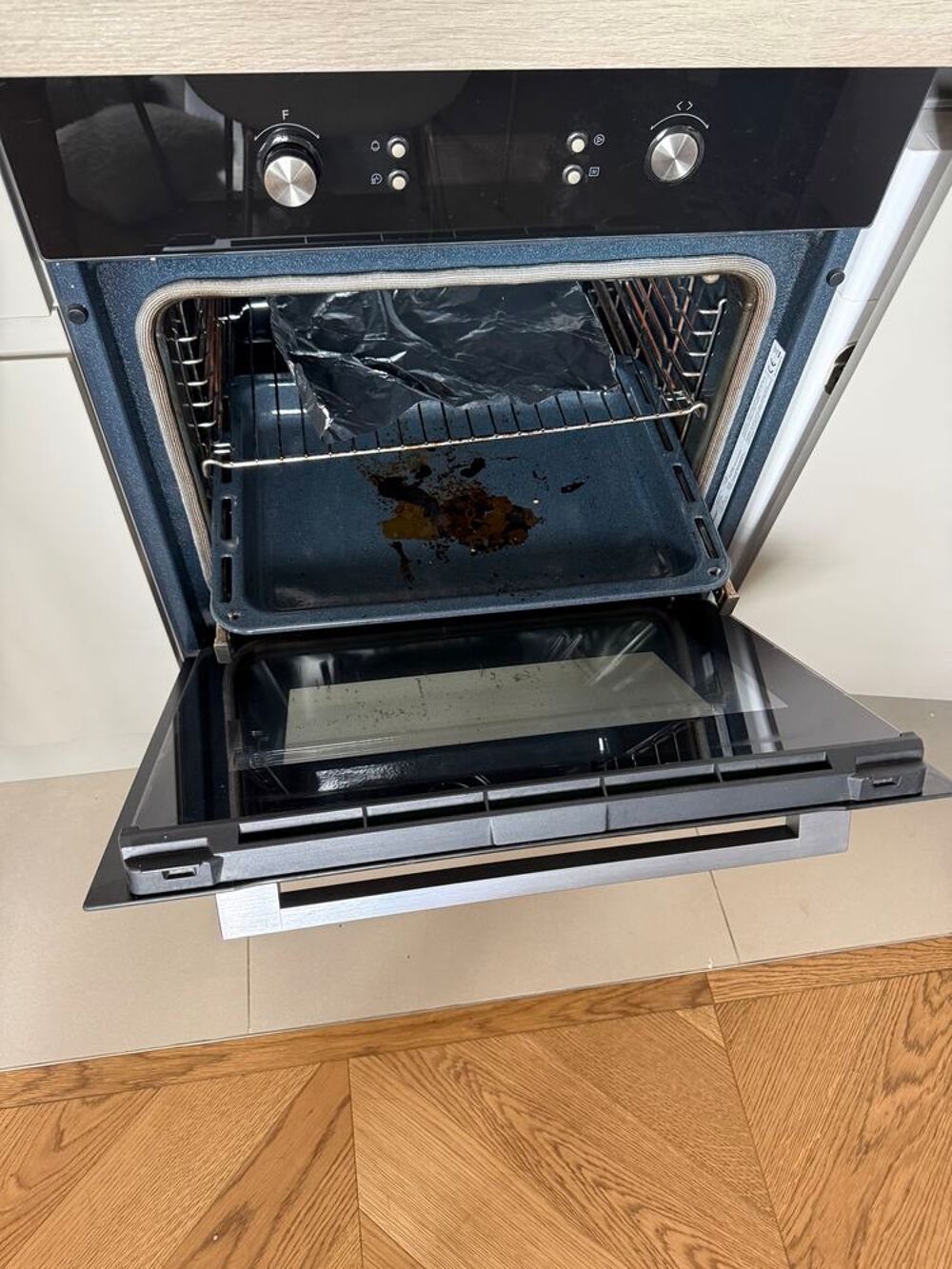 Four encastrable Schneider - Pyrolyse 70 L Electroménager