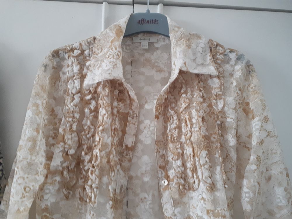 Chemisiers Maison 123 - 38 - ETAT IMPECCABLE - 10 € pi&egrave;ce Vêtements