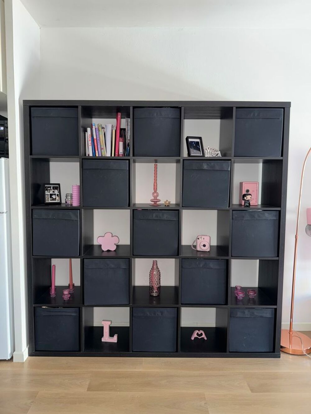 Meuble carr&eacute; &agrave; cubes.
182x182x39cm Meubles