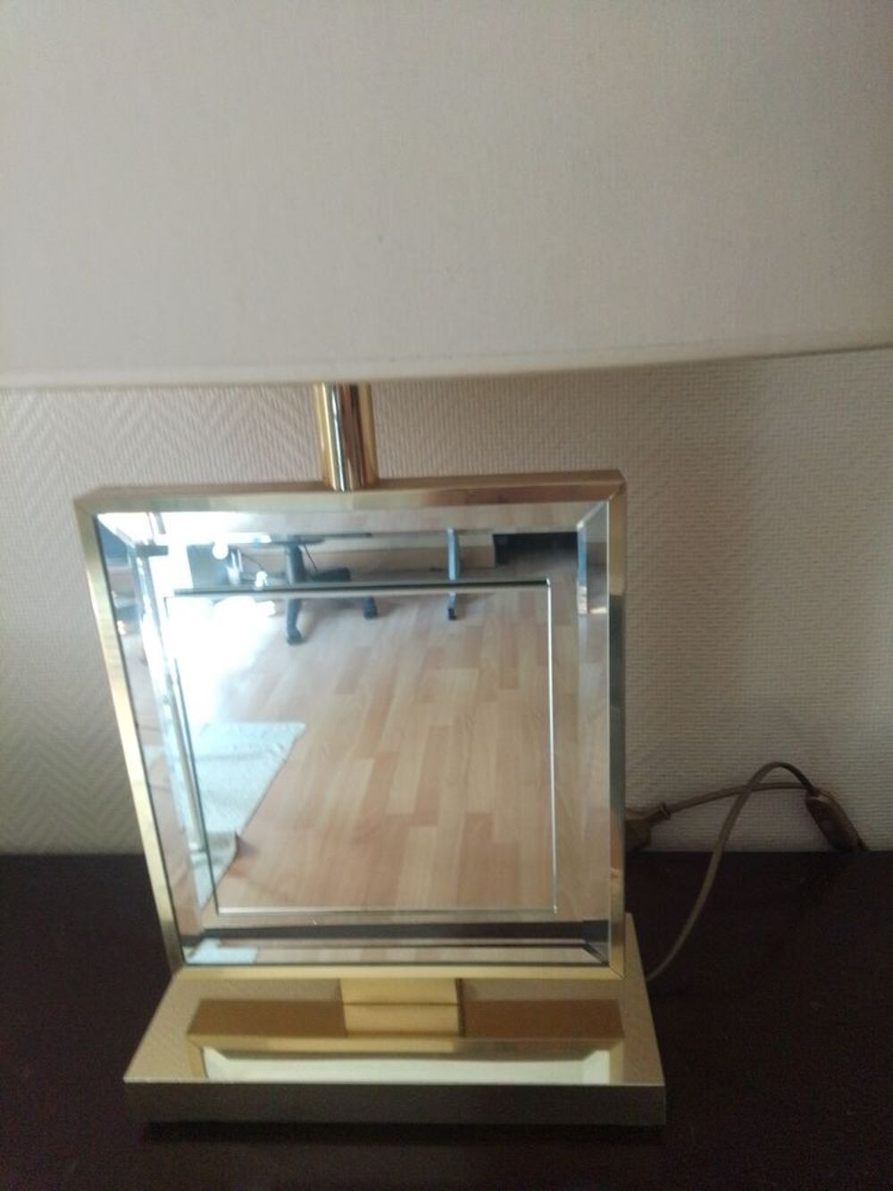 Lampe en verre et dor&eacute;e D�coration