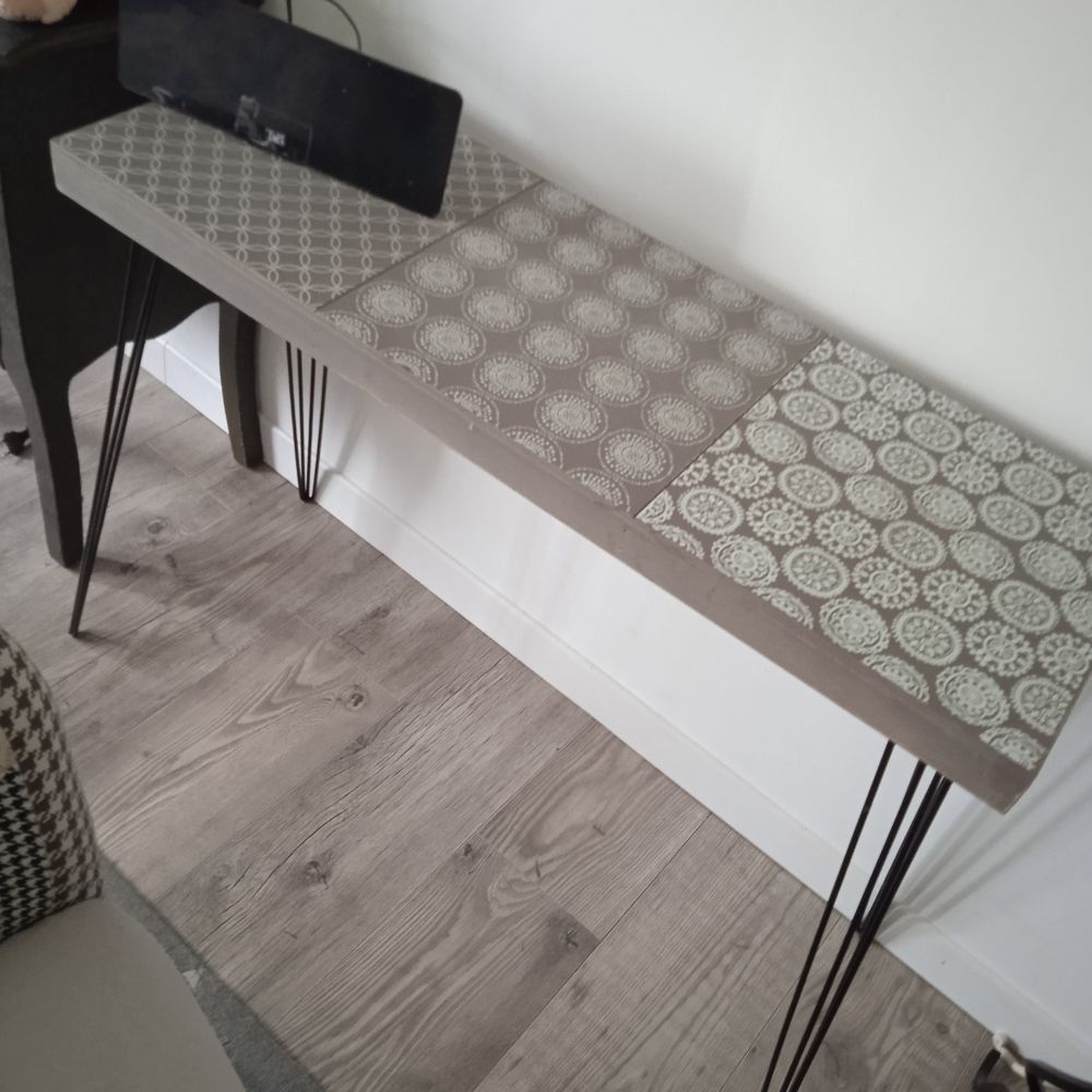 Petite console type scandinave plateau motifs marron, 70 de Meubles