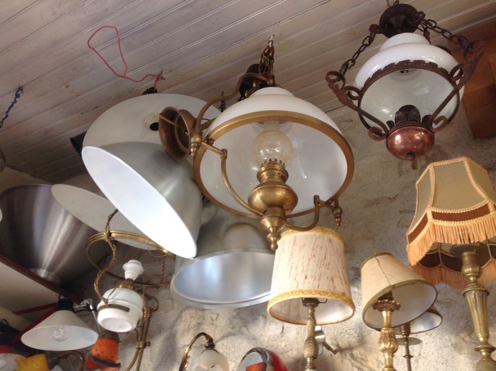 Je soldedu luminaire, des verres pour lustres et appliques ,des articlescadeaux ainsi que des tableaux Décoration