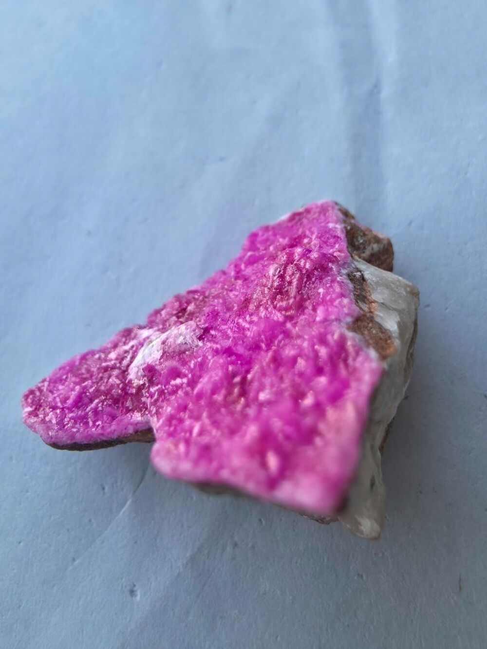 Sp&eacute;cimen Rare Calcite Cobaltif&egrave;re-Cristaux Fuchsia RDC 