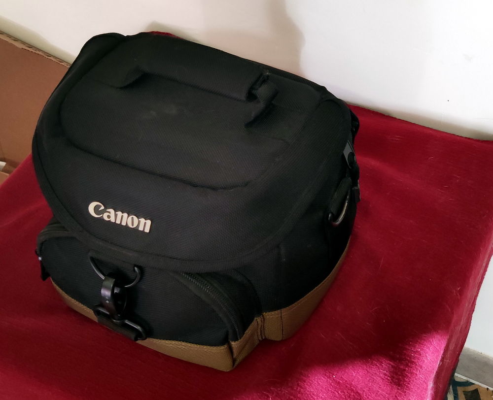CANON EOS 1100 D ETAT QUASI NEUF (reconditionn&eacute;) Photos/Video/TV