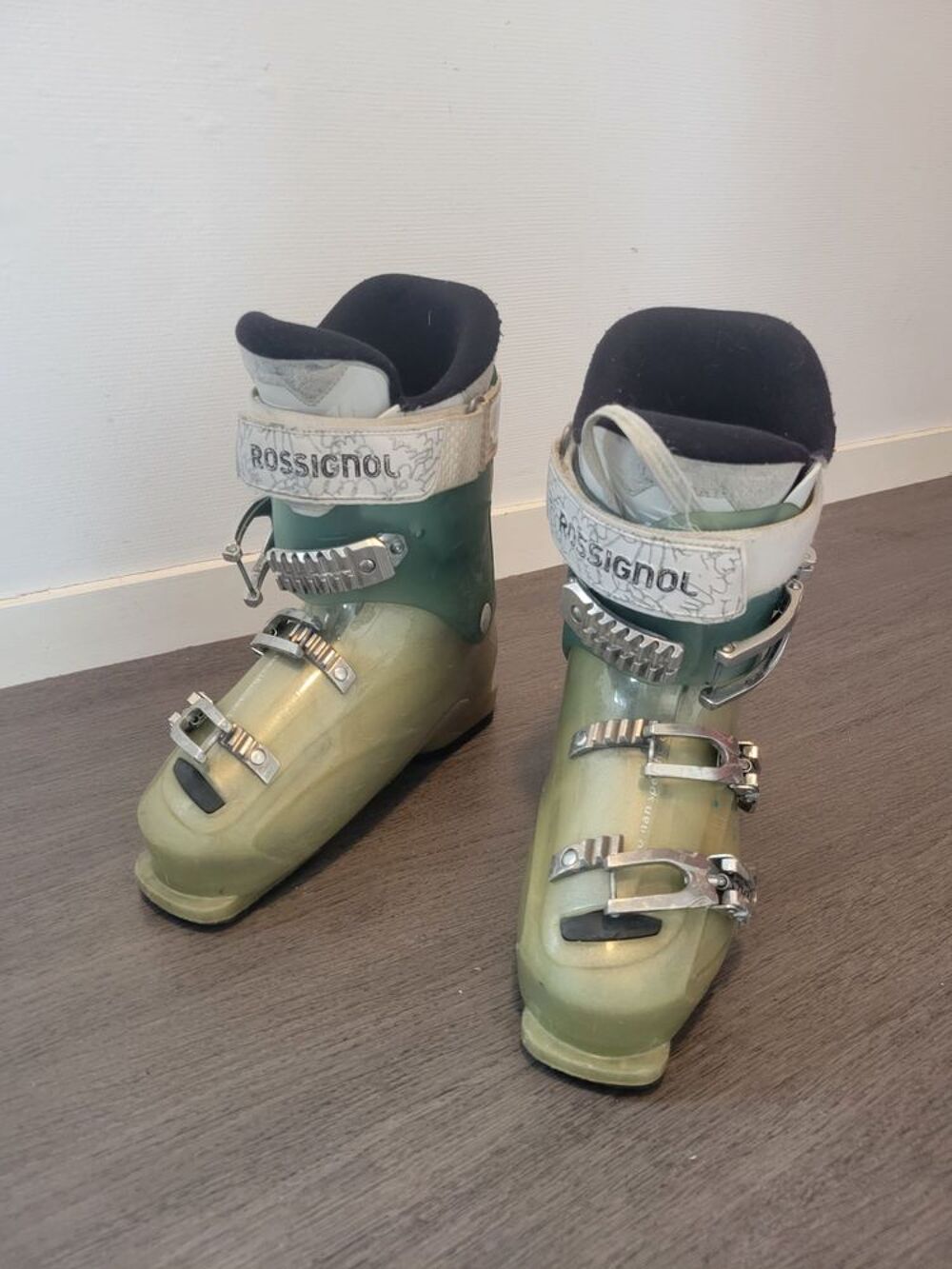 Chaussures de ski femmes ? Pointure 39 ? Quasi neuves Sports
