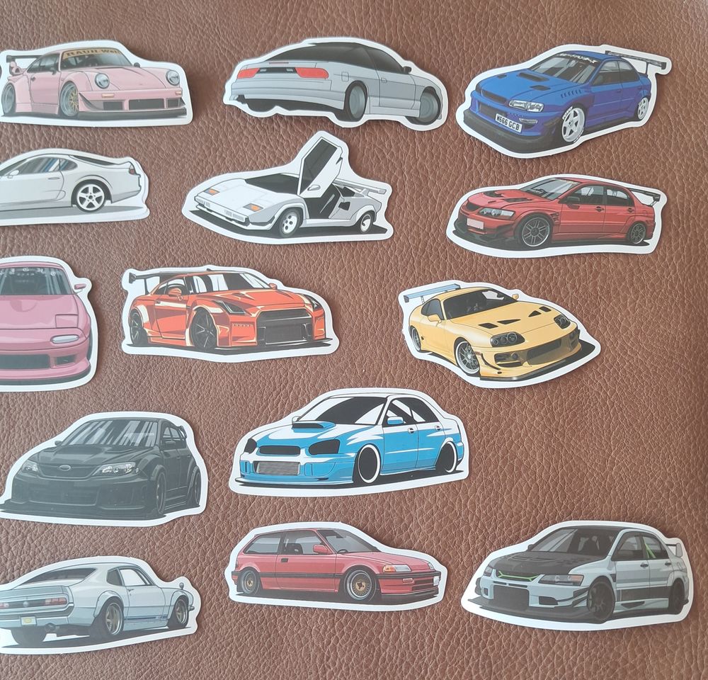 lot de 25 stickers autocollants voiture de sport 
divers 