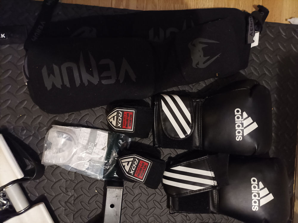 Sac de frappe, punching ball et accessoires boxe complet Sports