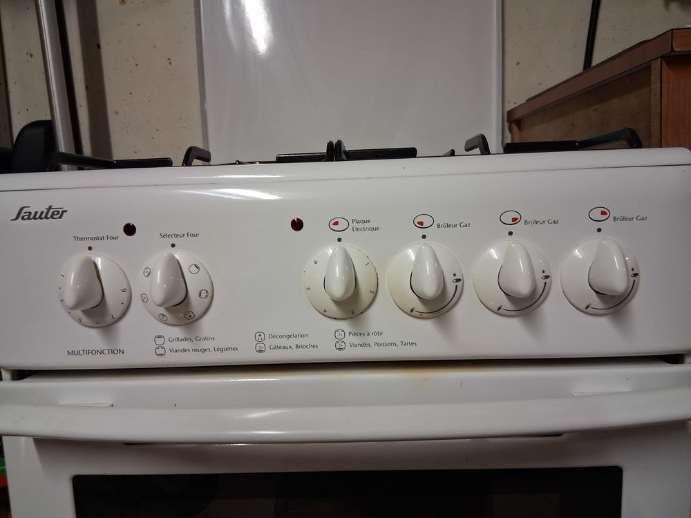 Cuisini&egrave;re marque Sauter 
Electroménager