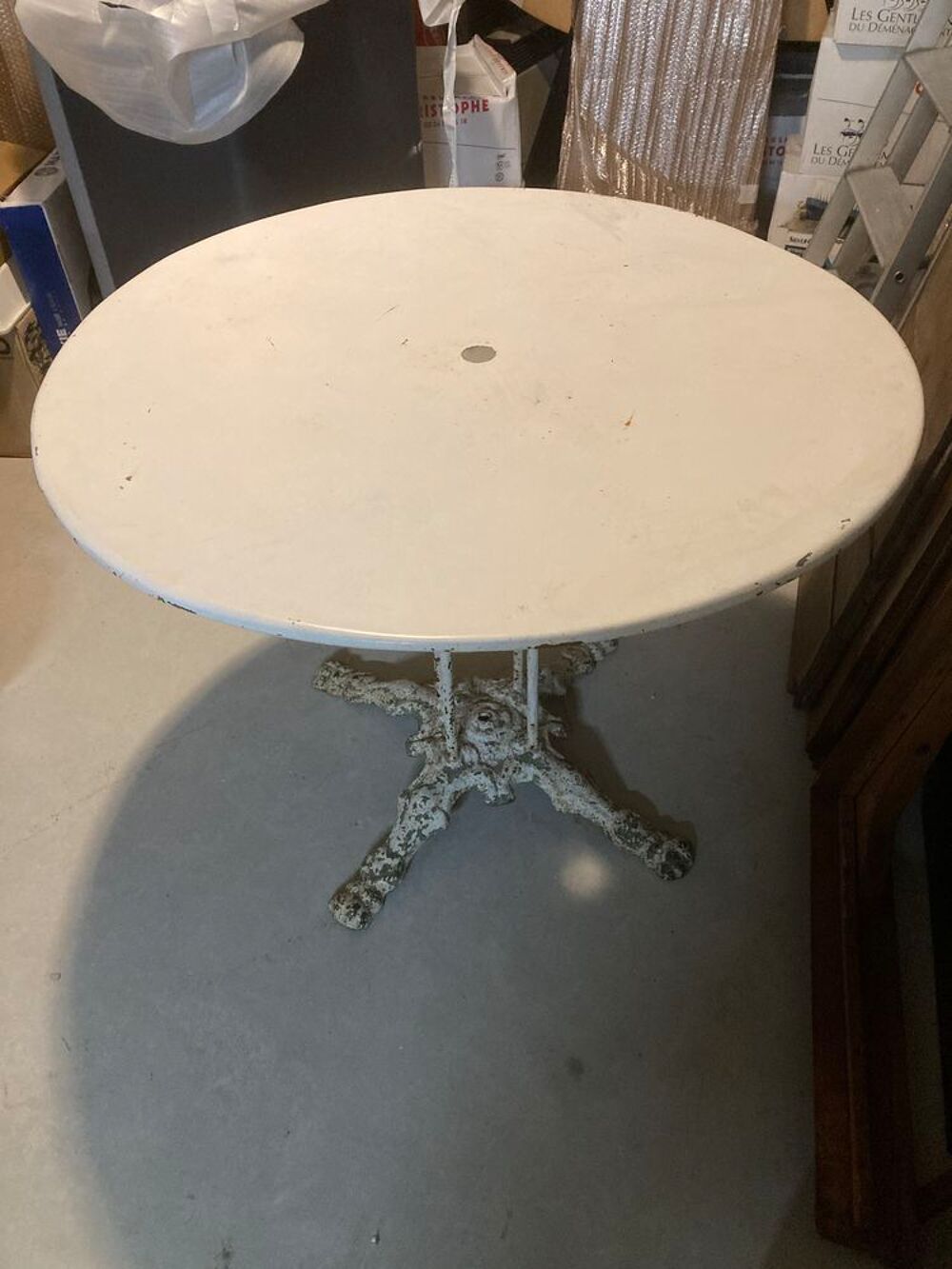 Table de jardin Napol&eacute;on III en fer forg&eacute; avec pied en fonte Décoration