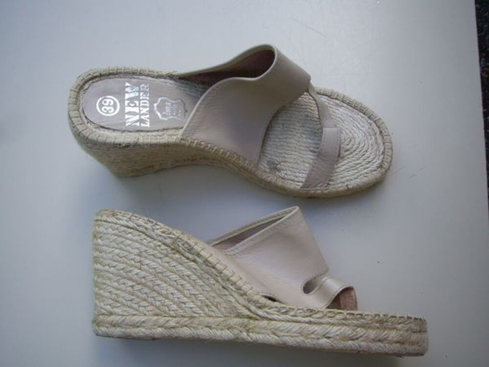 Espadrilles entredoigts Beige talons compens&eacute;s pt 39/40-4 € Chaussures