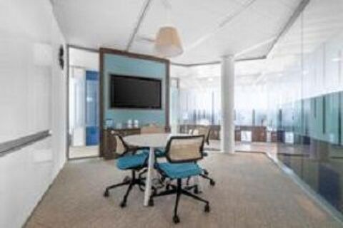 Accès tout inclus à des espaces de bureau professionnels pour 10 personnes à STOP & WORK VERSAILLES CHANTIER 5023 78000 Versailles