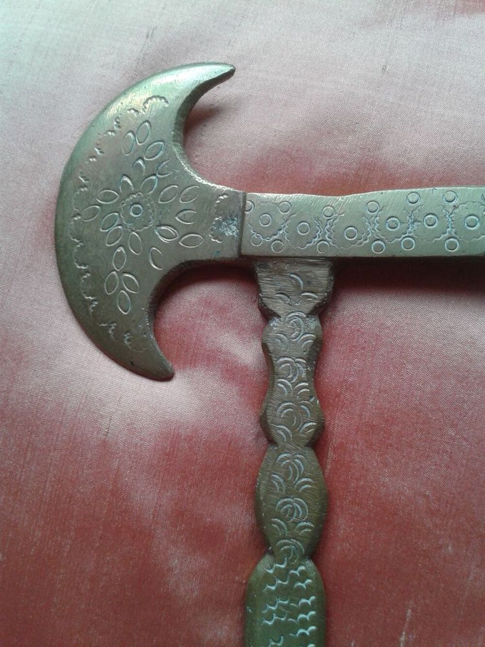 Marteau-hache &agrave; casser du sucre en laiton touareg Décoration