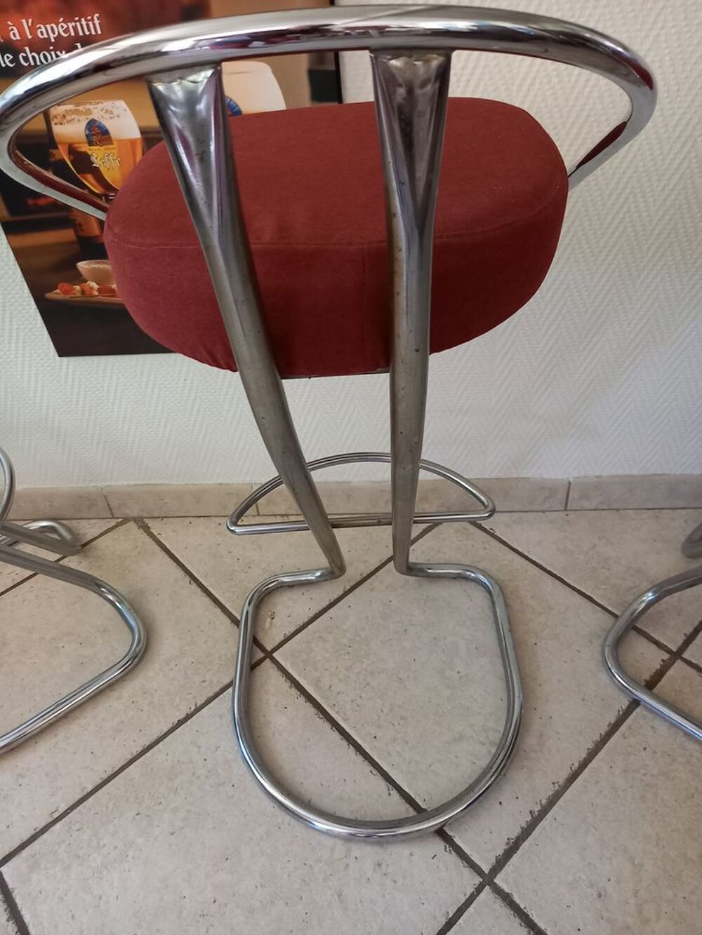 TROIS TABOURETS DE COMPTOIR Meubles