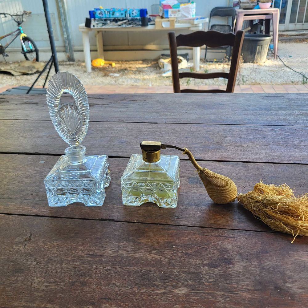 ancien flacons de parfum en cristal 