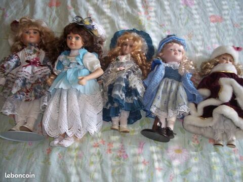 UN LOT DE 5 POUPEES 3 Toulouse (31)