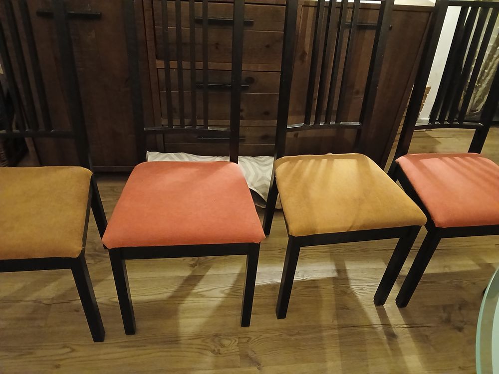 4 chaises en bon &eacute;tat Meubles