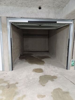  Parking / Garage  louer 12 m