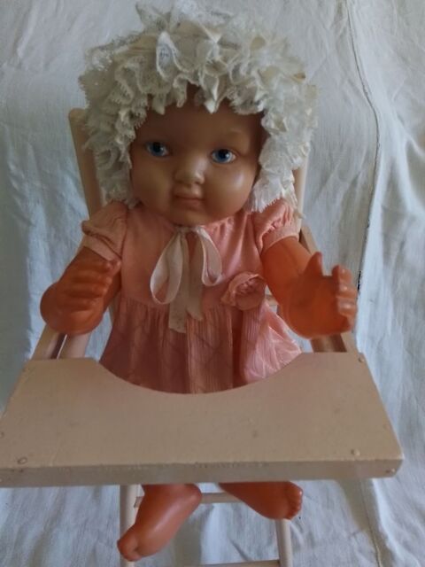 Baigneur fille marque SNF en celluloïd Abrest (03)