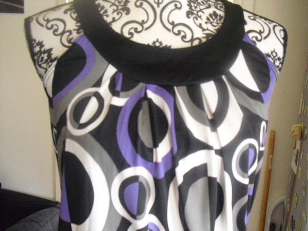 TOP VISCOSE a motifs NEUF TAILLE M Vêtements