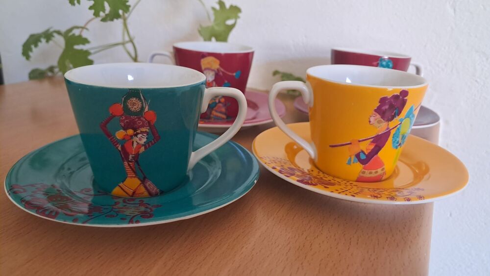 Lot de tasses &agrave; caf&eacute; &eacute;thniques. Electroménager
