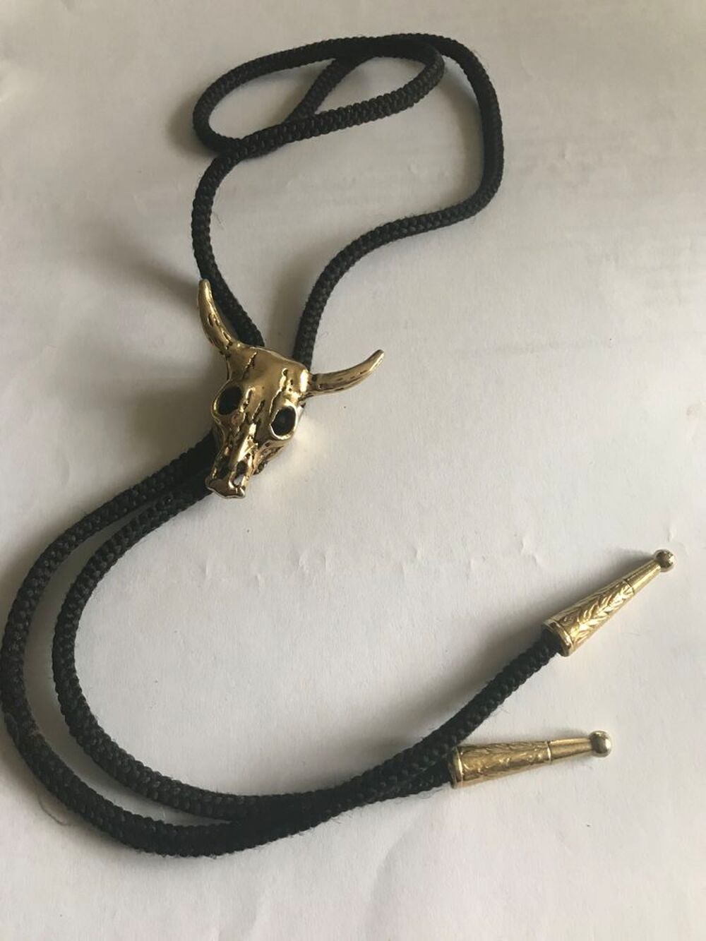 cordon cr&acirc;ne de taureau Bijoux et montres