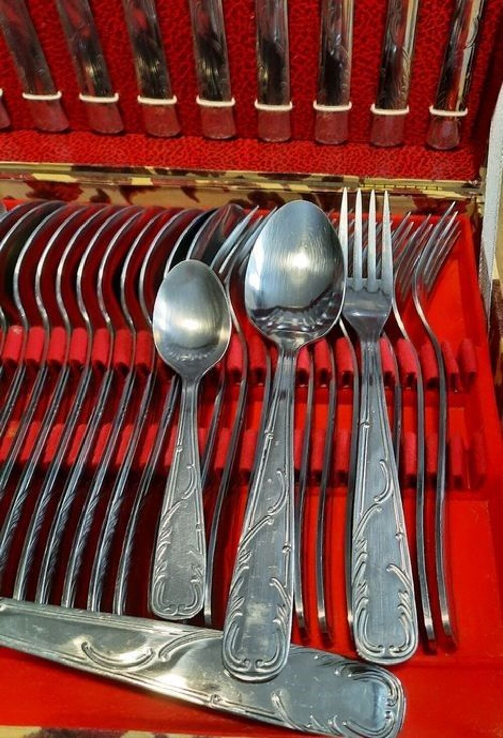 Coffret ancienne m&eacute;nag&egrave;re 54 couverts en inox - ancien Cuisine