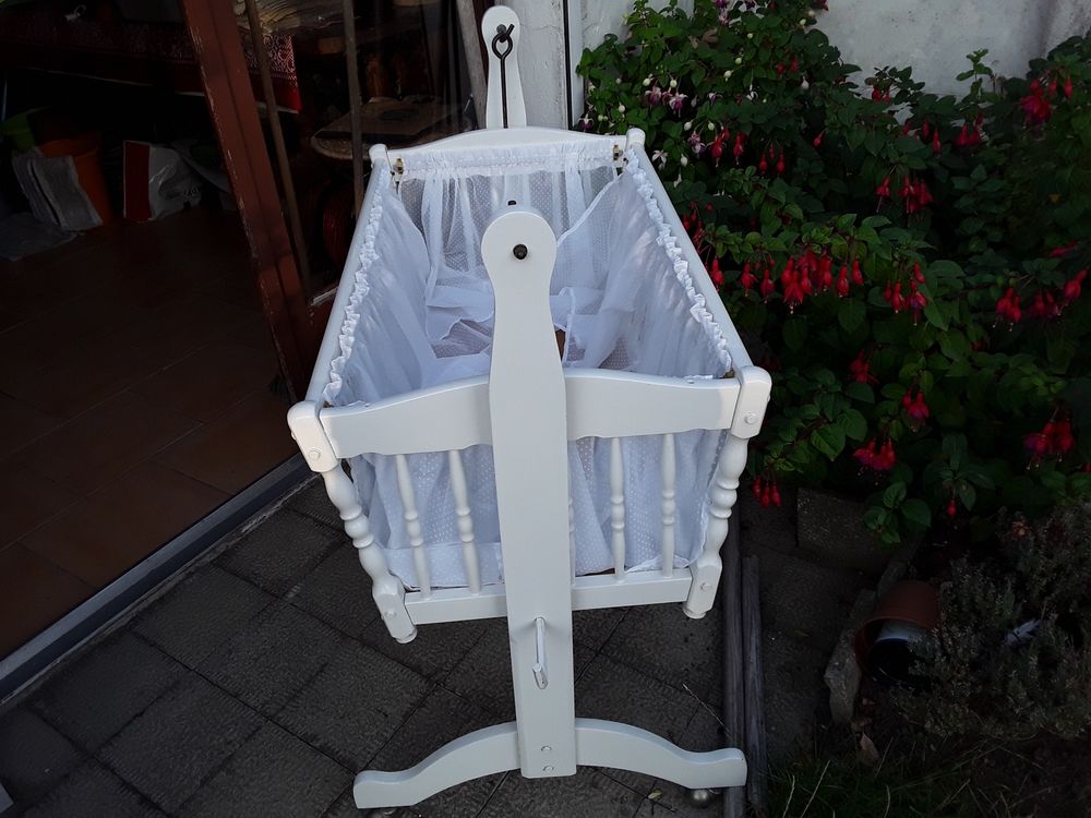 Berceau en bois avec syst&egrave;me de bascule Mobilier enfants