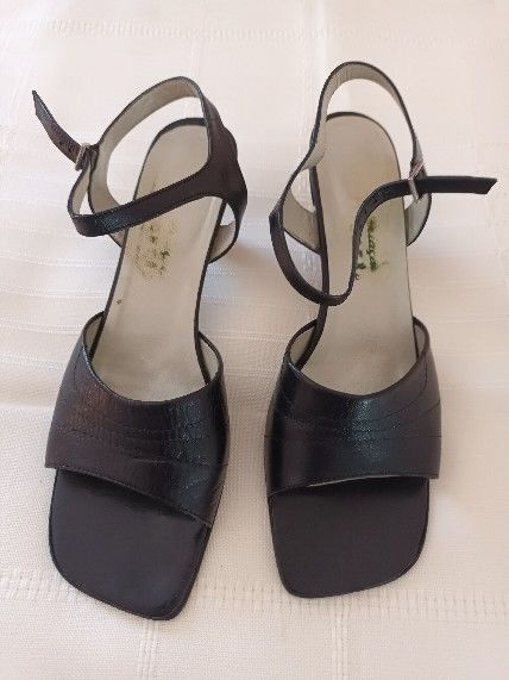 Sandales femme en cuir Chaussures