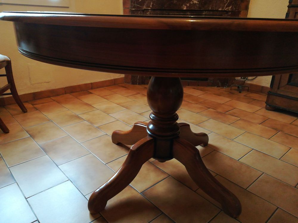 table de salle &agrave; manger ronde, style Louis Philippe Meubles