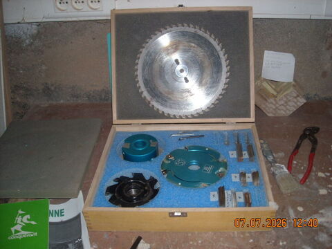 coffret premi&egrave;re main contenant :
Porte-outils SAO D80 160 03190 Vallon-en-sully