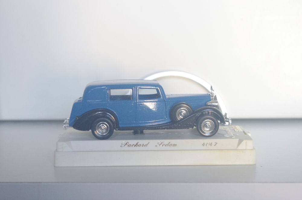 VOITURES MINIATURES - LOT N&deg; 4 