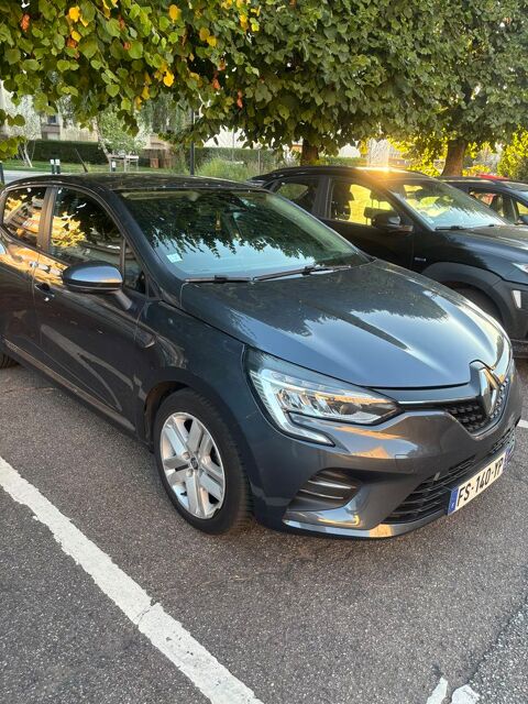 Renault clio v Clio E-Tech 140 Business