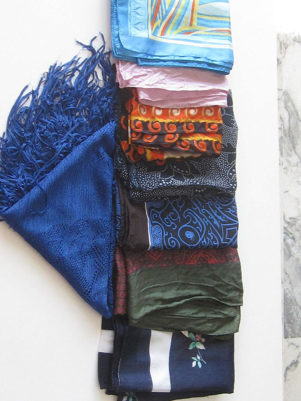 11 foulards divers Vêtements