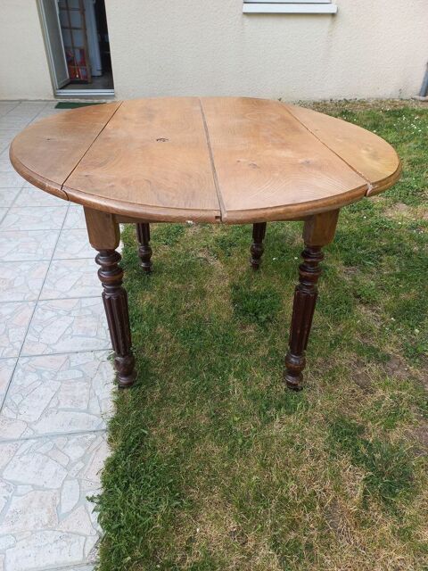 Table ovale ancienne 80 La Crche (79)