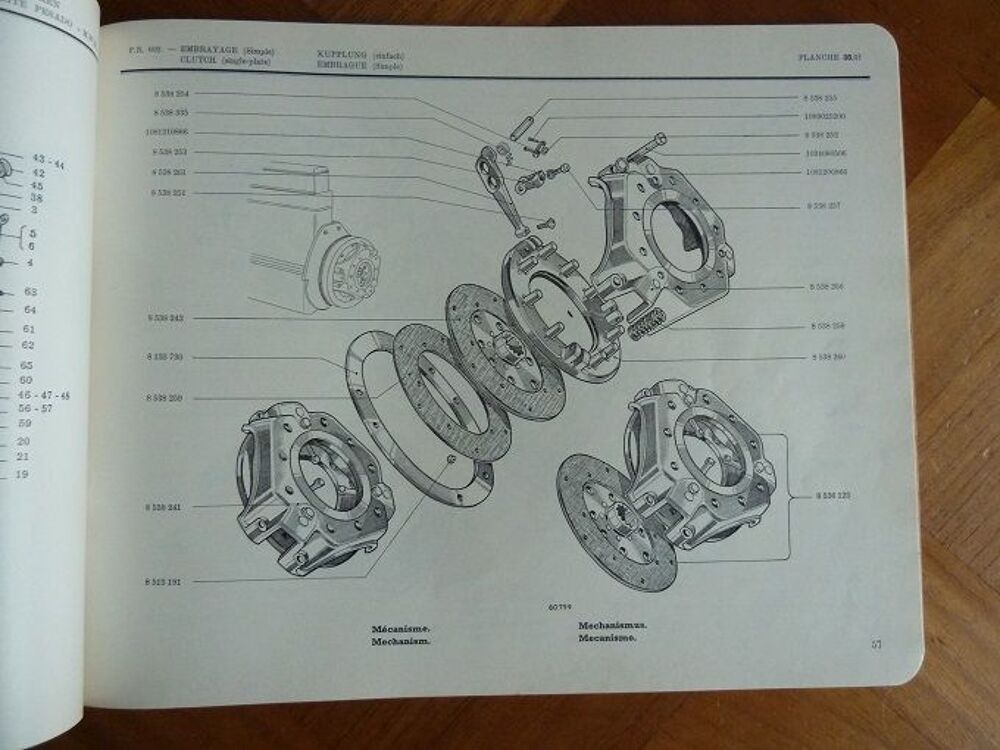 Catalogue de pi&egrave;ces d&eacute;tach&eacute;es pour tracteur RENAULT D35,D22 Livres et BD