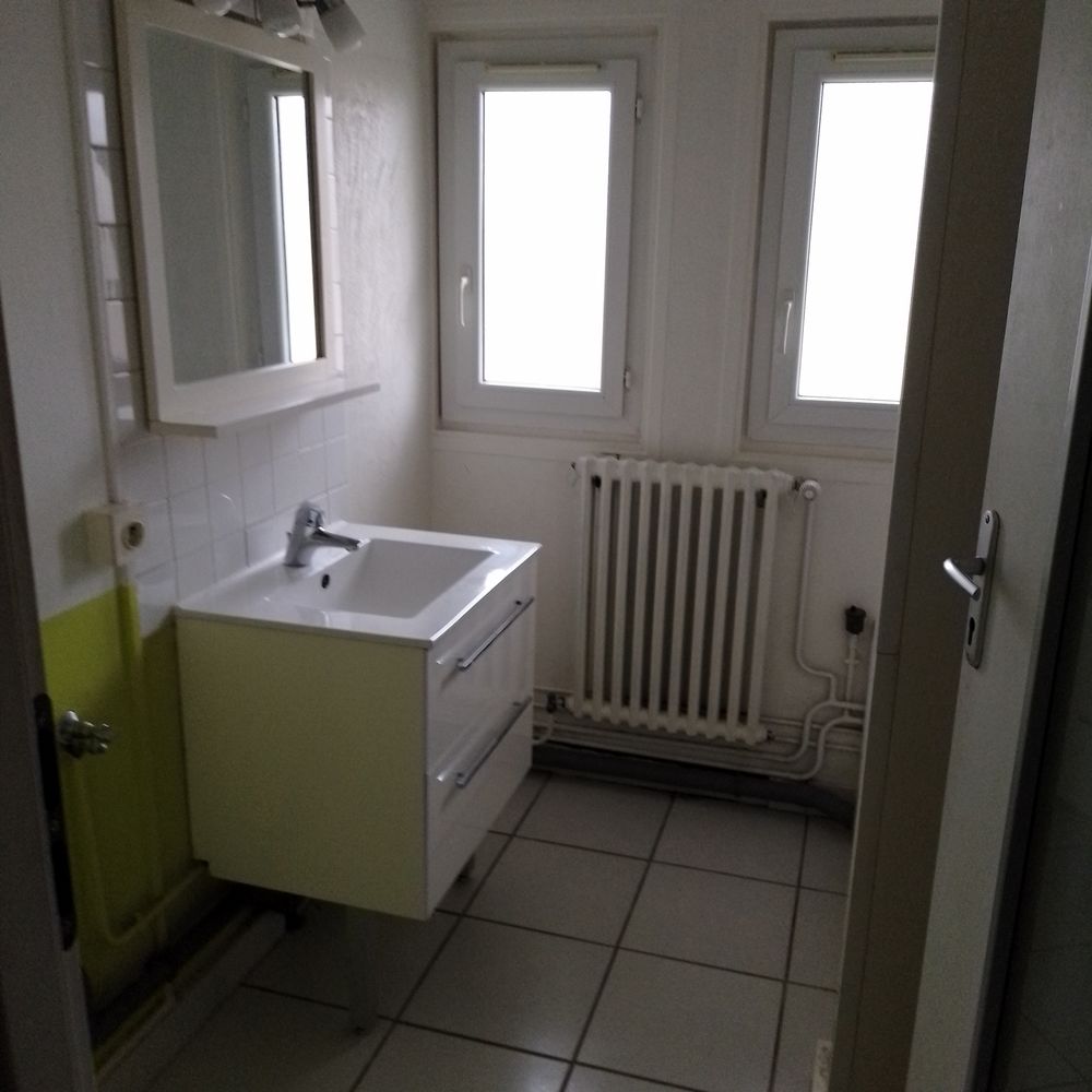 Location Appartement appartement 4 pièces 2 eme étage Montrevel-en-bresse