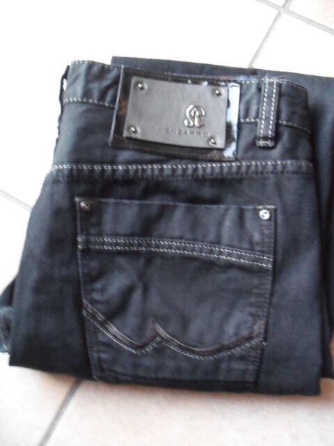 jean homme
couleur noir
T 42/44
6 Bauvin (59)