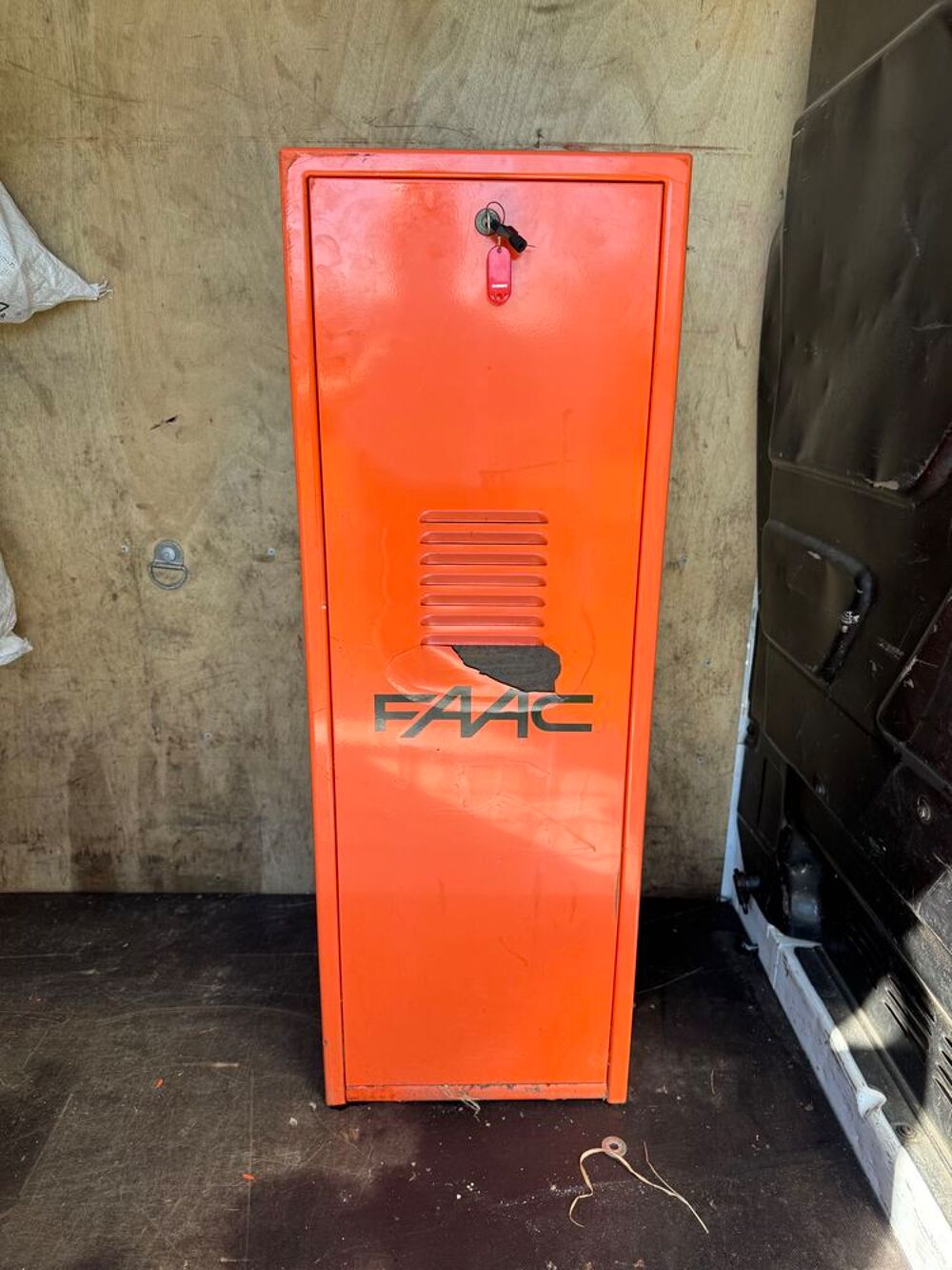 Barri&egrave;re de s&eacute;curit&eacute; &eacute;lectrique radiocommand&eacute;e Bricolage