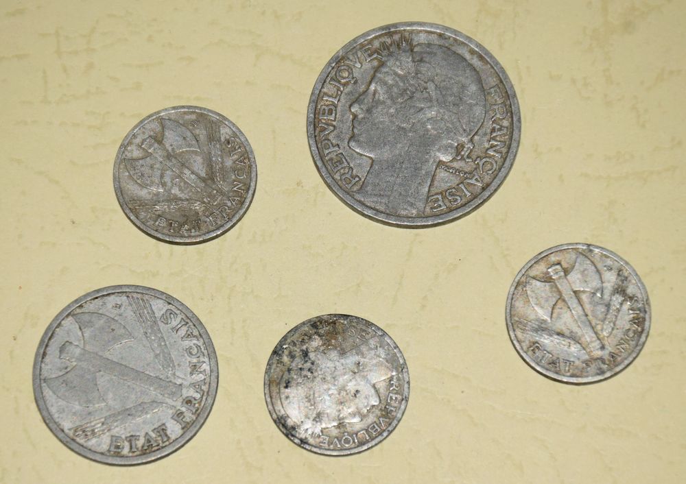 Lot de 5 Pi&egrave;ces - Morlon - Bazor - 2 F - 1 F et 50 cts.. 