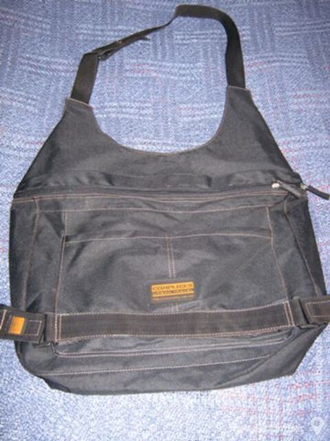 Un Sac à bandouliere de la marque complice noir 5 Le Bouscat (33)