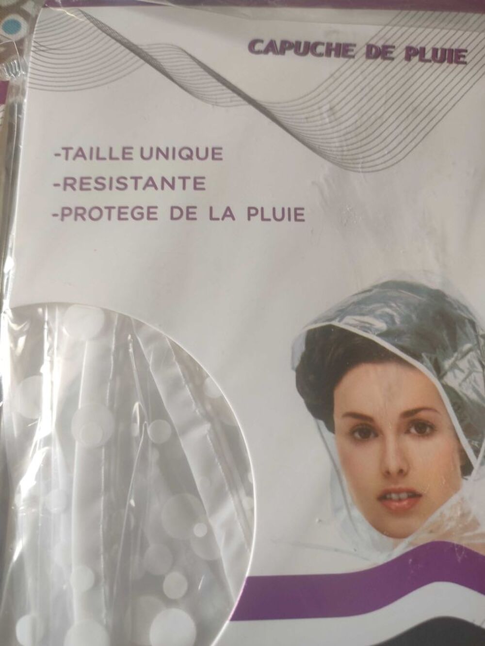 Deux capuches de pluie transparentes &agrave; pois blancs. sous emballage d'origine. Vêtements