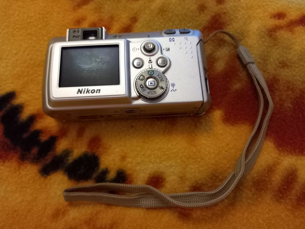Appareil photo nikon coolpix 3700 3,2 megapixel tr&egrave;s bon &eacute;ta Photos/Video/TV