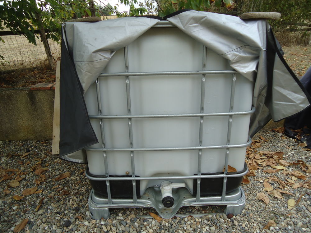 Cuve de 1000litres avec sa b&acirc;che de protection achat 03/26 Jardin