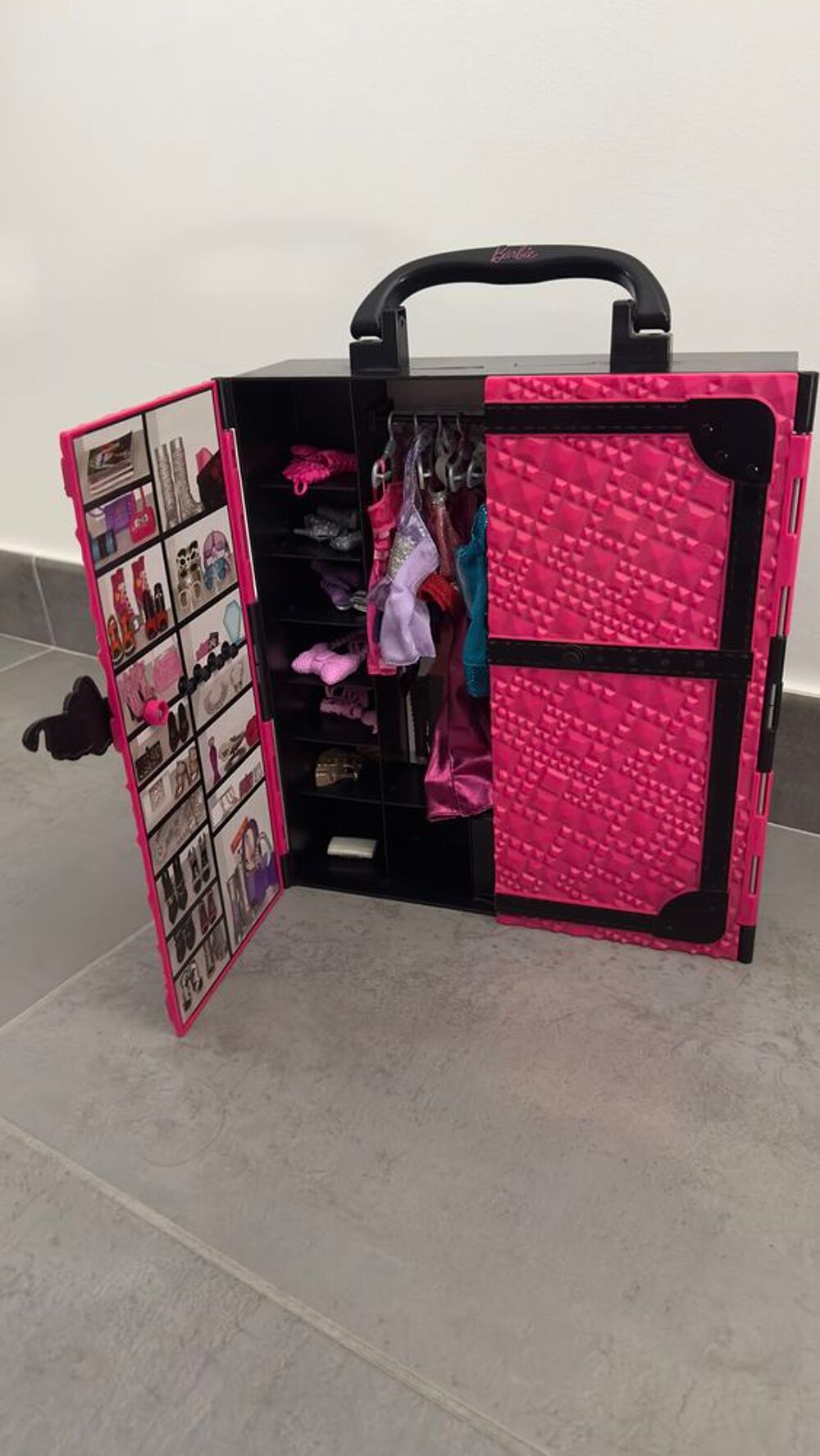 "Le dressing de Barbie" et "Le salon de coiffure de Barbie" Jeux / jouets
