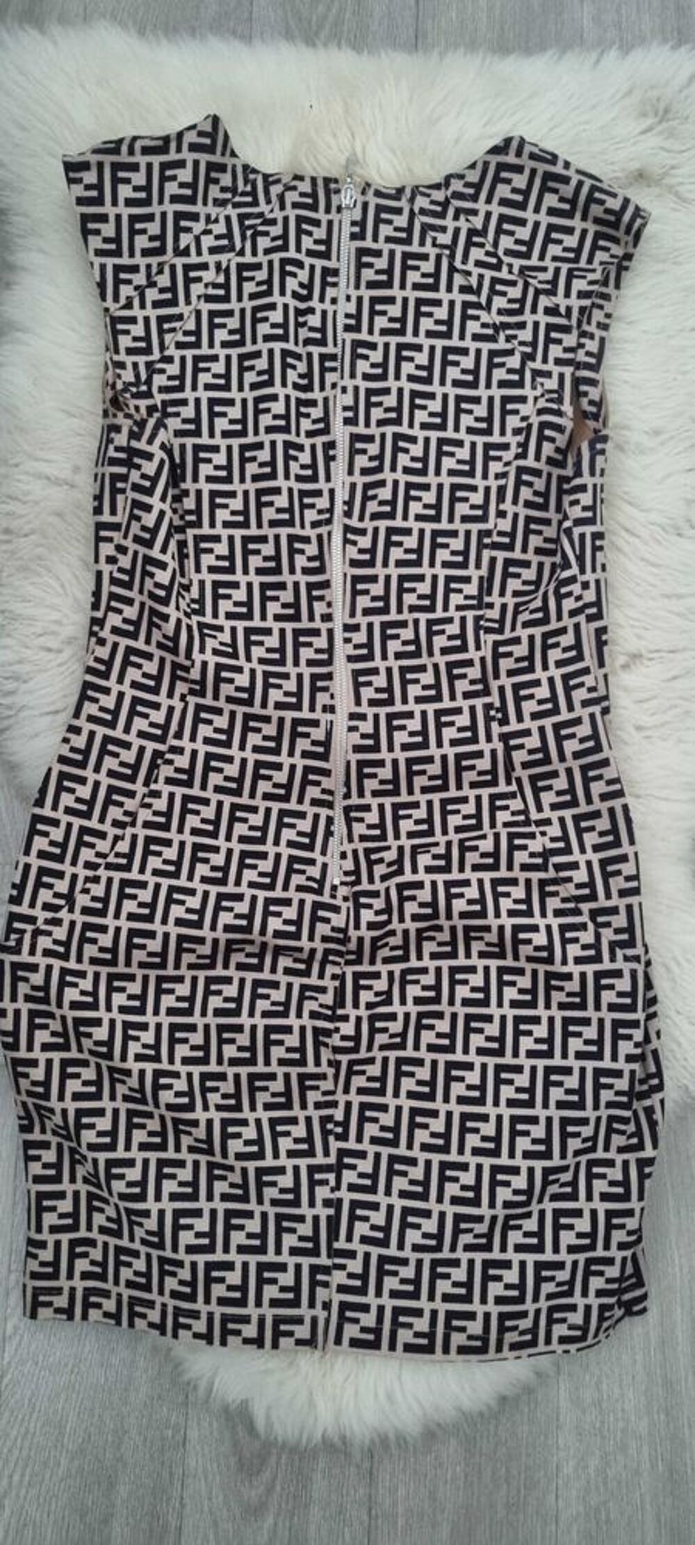 Robe courte Vêtements