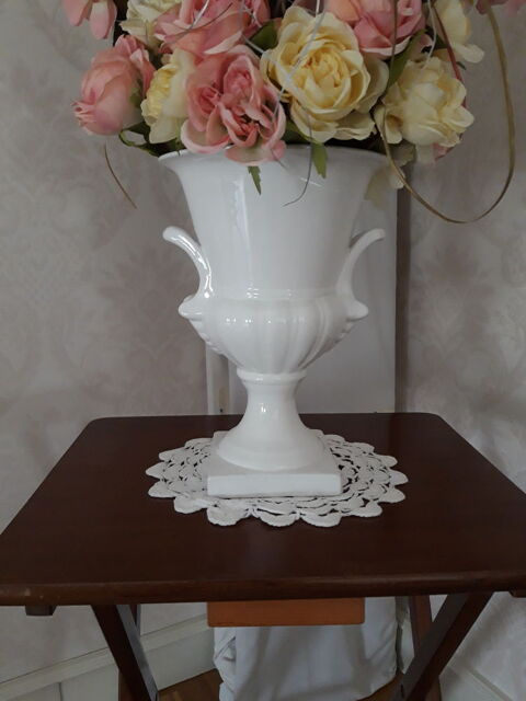 Vase Mdicis style Empire et son bouquet de fleurs en tissu  95 Caen (14)