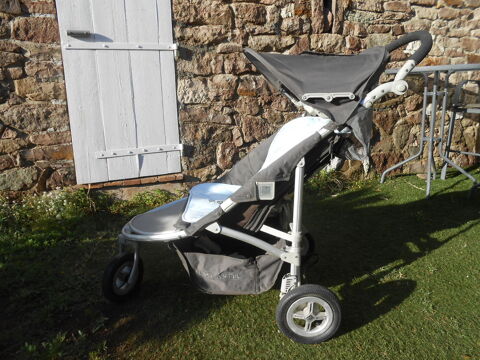 LANDAU POUSSETTE 95 Frjus (83)