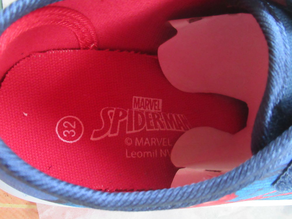 baskets MARVEL - SPIDERMAN - pointure 32 - NEUFS Chaussures